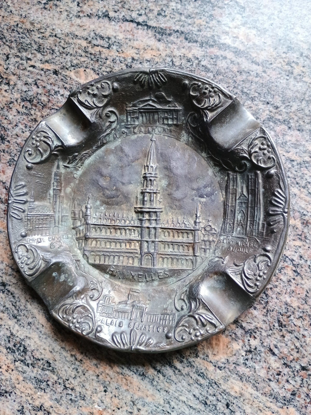 Asbak Bruxelles jaren 50, Diameter 14 cm, Antiquités & Art, Enlèvement ou Envoi