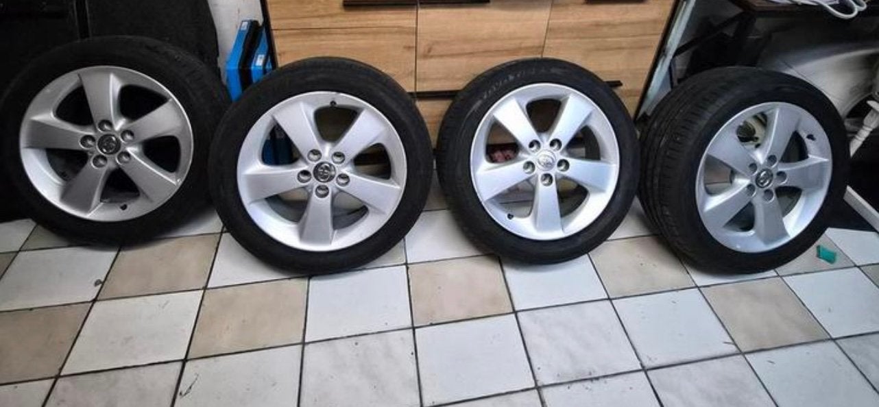 Toyota velgen zeer recente banden, Auto-onderdelen, Banden en Velgen, Ophalen, 17 inch, Band(en)