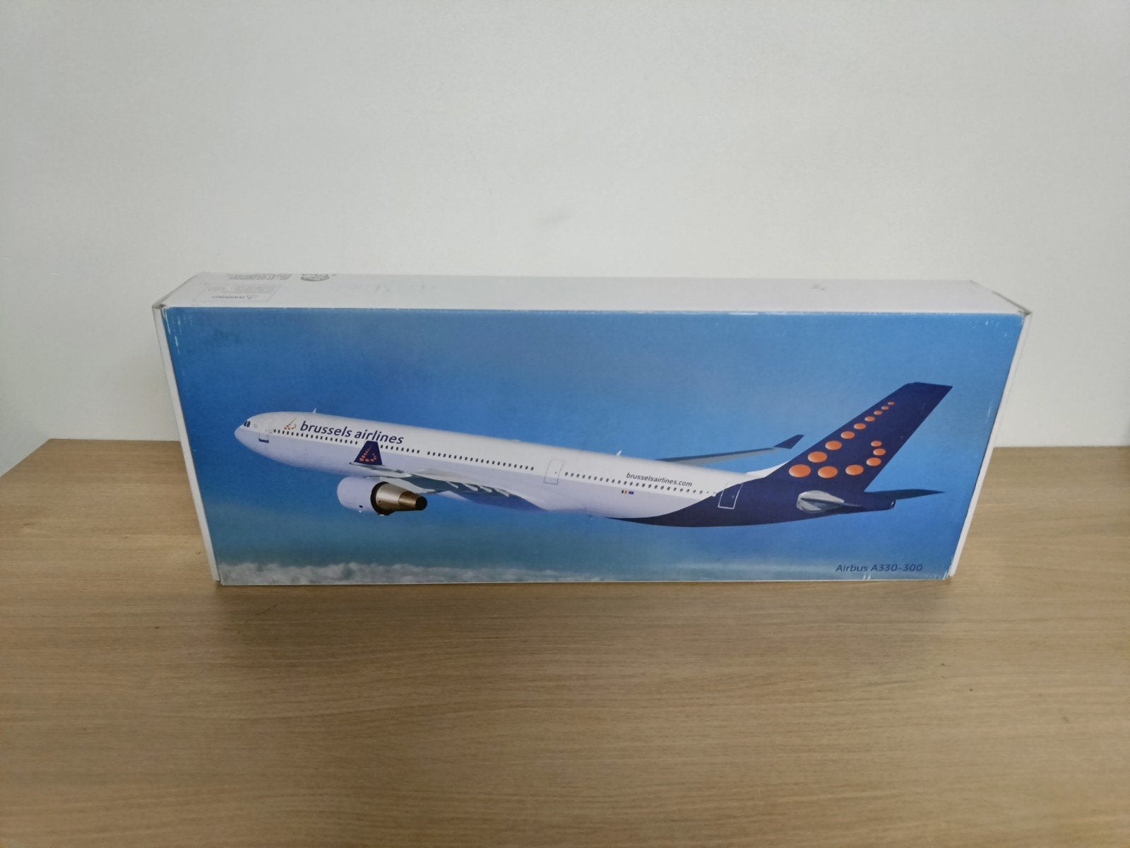 Maquette grand format A330-300 1:120 de Lupa Brussels Airlin, Collections, Aviation, Enlèvement, Comme neuf, Modèle réduit