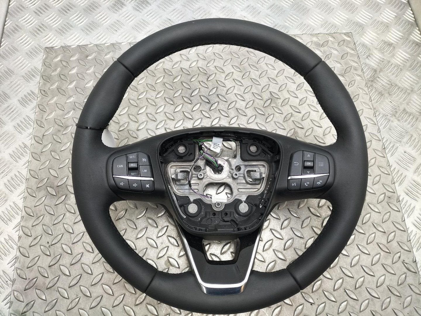FORD FOCUS TITANIUM STUURWIEL 2020, Auto-onderdelen, Ophalen of Verzenden, Gebruikt, Stiba lid