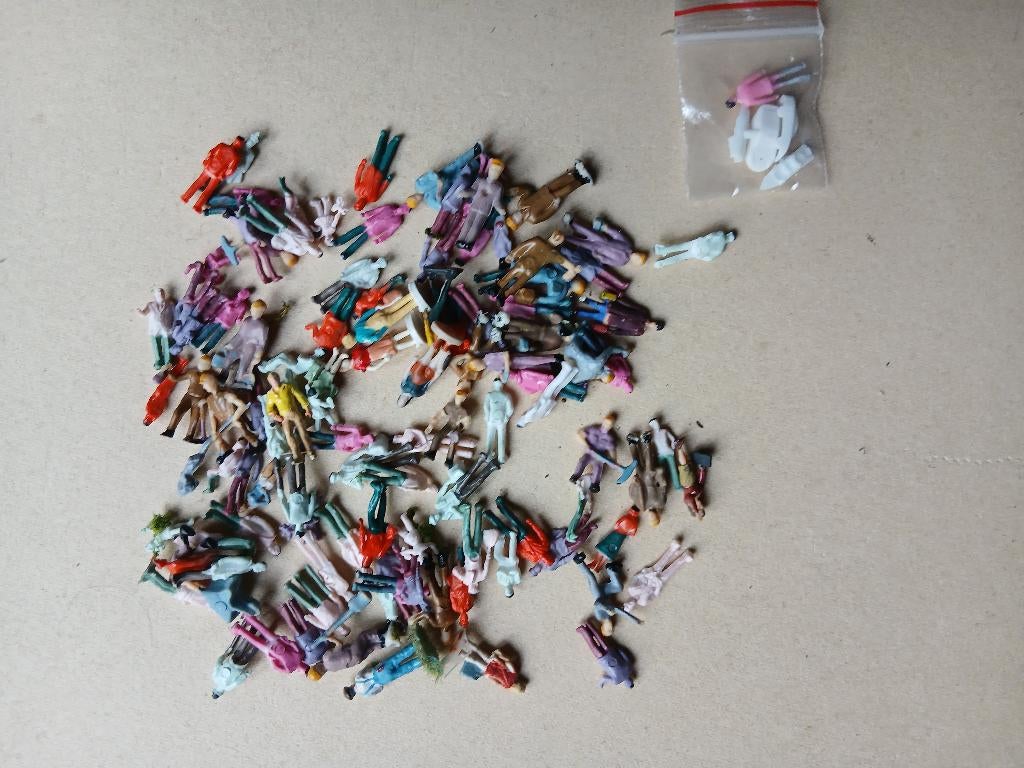 50-tal figuurtjes, Hobby en Vrije tijd, Overige merken, Gebruikt, Gelijkstroom of Wisselstroom, Overige typen