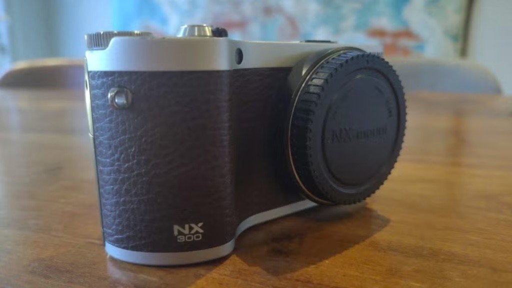 Samsung NX300 body bruin/zilver + 18-55mm f/3.5-5.6 III lens, TV, Hi-fi & Vidéo, Appareils photo numériques, Sans zoom optique