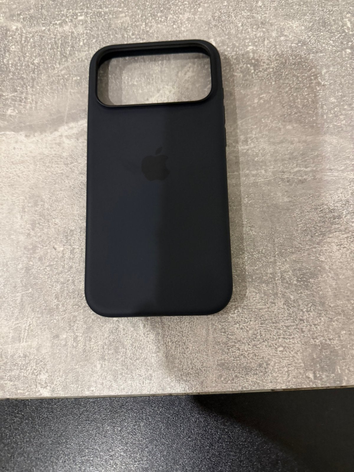 Coque iPhone 17 pro Max authentique, IPhone 17, Noir, Comme neuf, Enlèvement