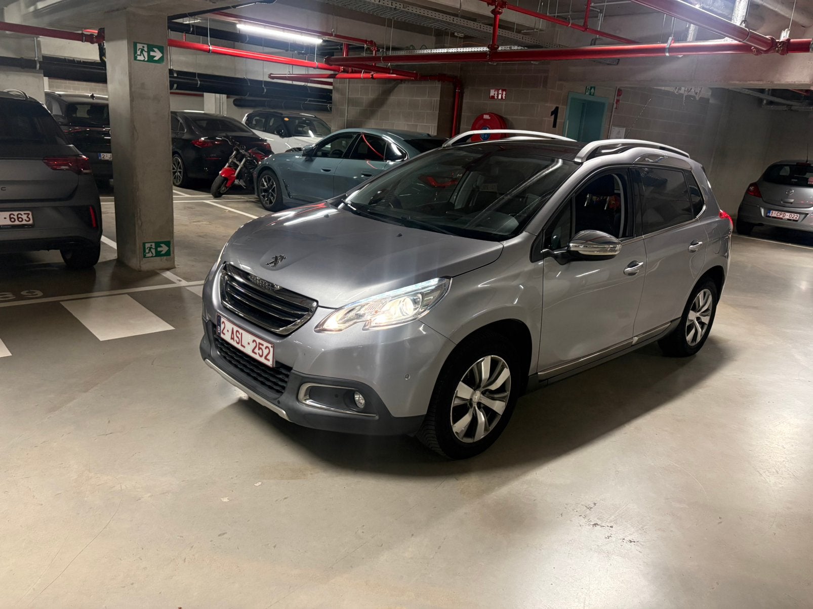 Peugeot 2008 ALLURE 1.2 (65000km) Pano,, Auto's, Zwart, Leder en Stof, LED verlichting, Particulier