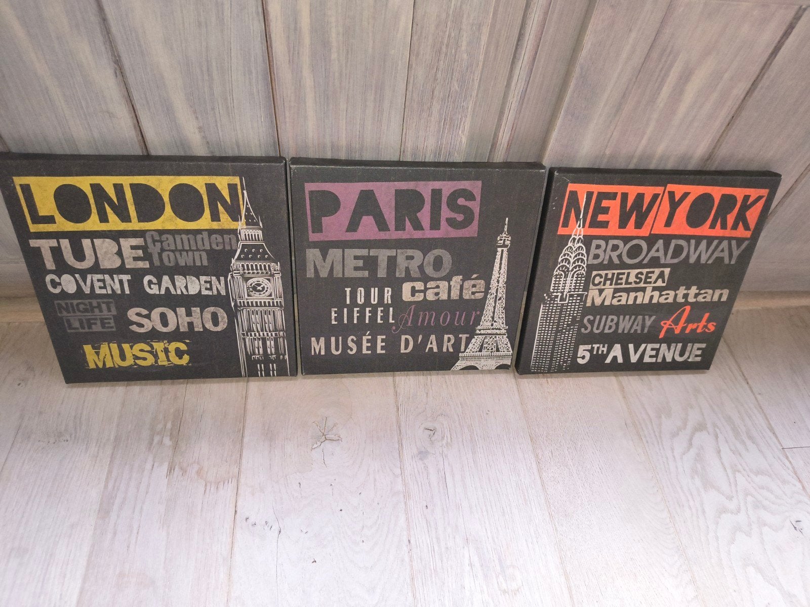 3 canvassen London/Paris/New York, Ophalen