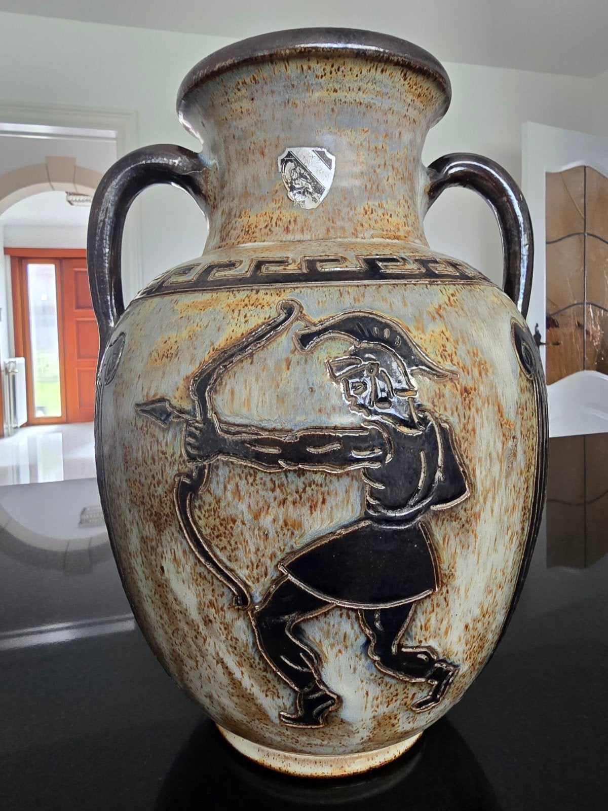 Vase d'exception Guerin décoration soldats antiques, Enlèvement ou Envoi
