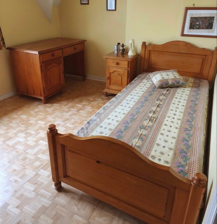 Chambre complète en pin massif: Armoire, Lit, Bureau, Chevet, Ophalen, Zo goed als nieuw, Eenpersoons