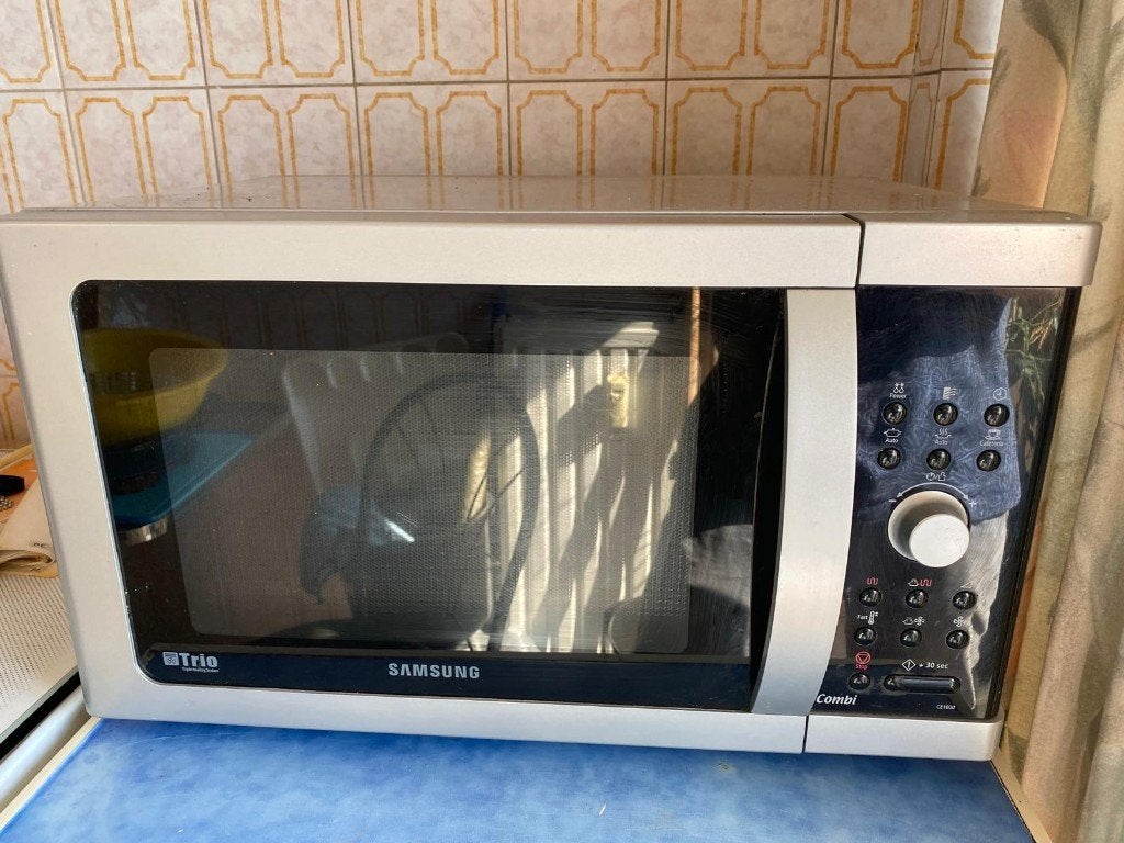 Micro-ondes, Electroménager, Micro-ondes, Croustillant, Enlèvement, Utilisé, 45 à 60 cm