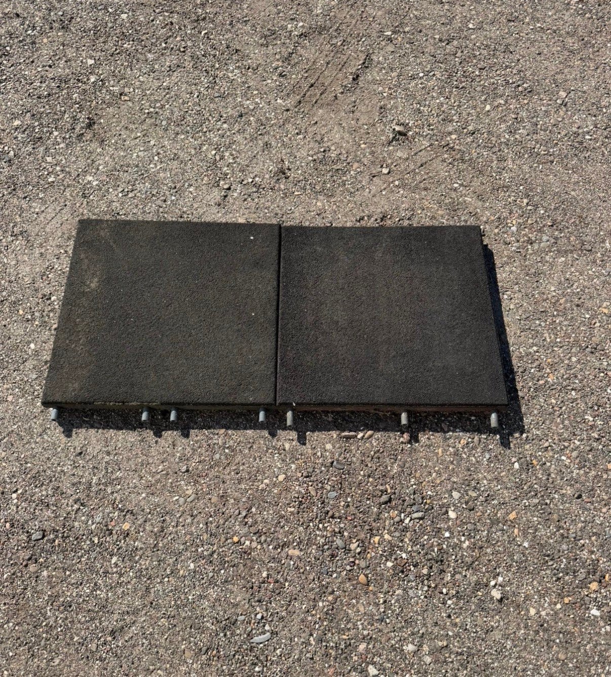 Rubberen tegels ca 50x50x4,5 speeltoestel stal ed ruim 20m2, Dieren en Toebehoren
