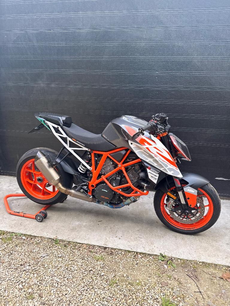 KTM Superduke 1290 Gen2 - Tech Pack - Akrapovic / Powerparts, 2 cilinders, Occasion, Motorrijbewijs A, 1301 cc