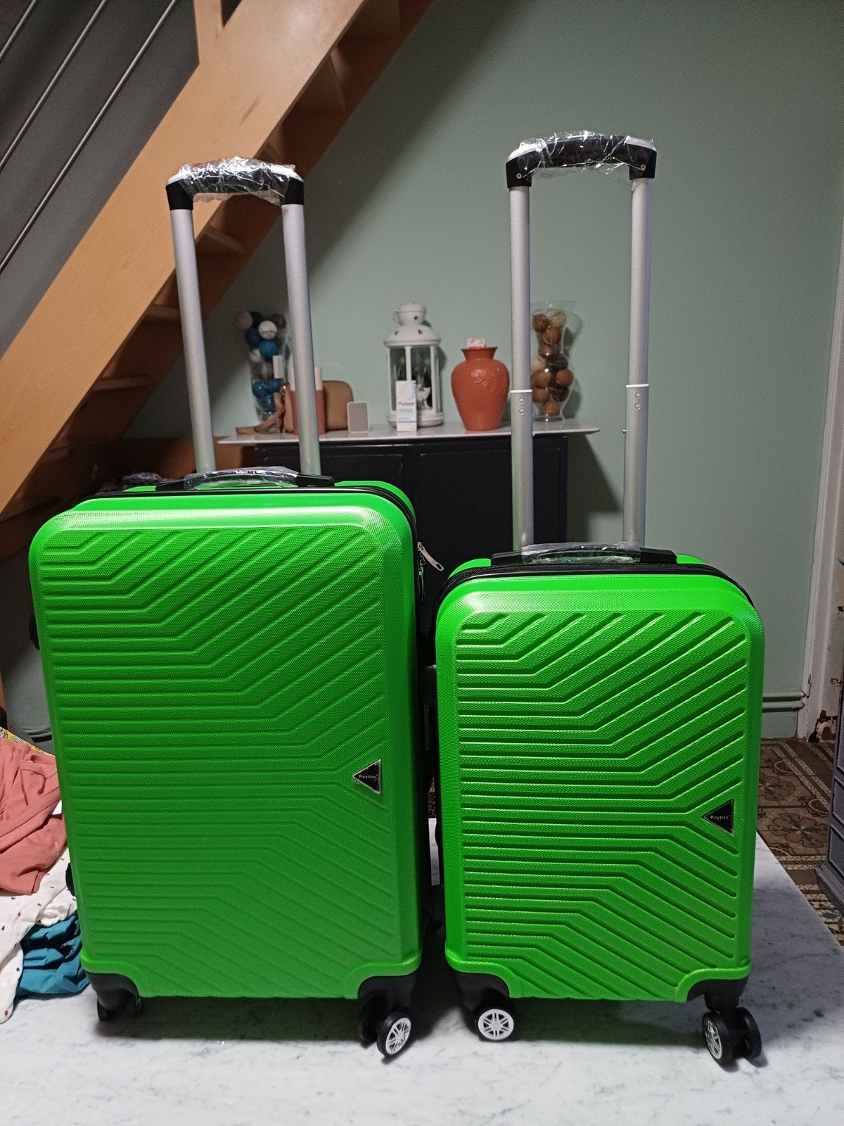 Set de 2 Valises cabine 10kg et moyenne 23kg – ABS Rigide &, Bijoux, Sacs & Beauté, Valises, Enlèvement ou Envoi