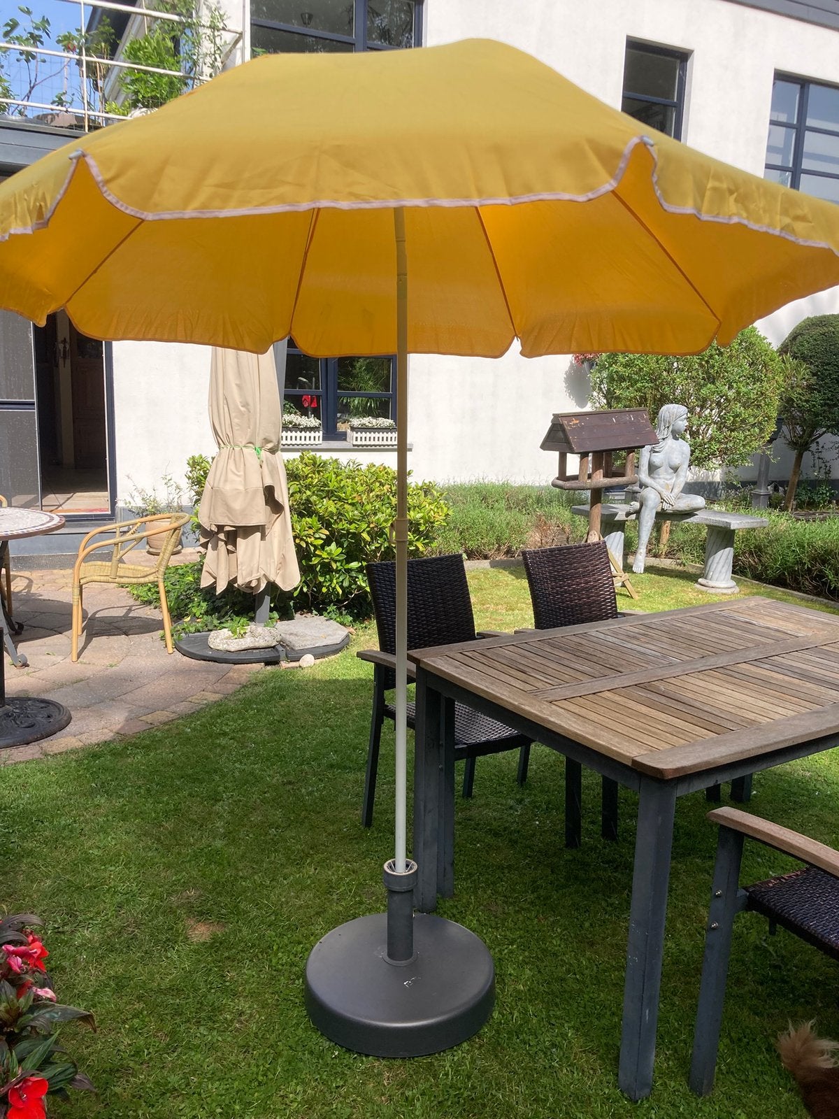 Parasol met voet., Ophalen, Gebruikt