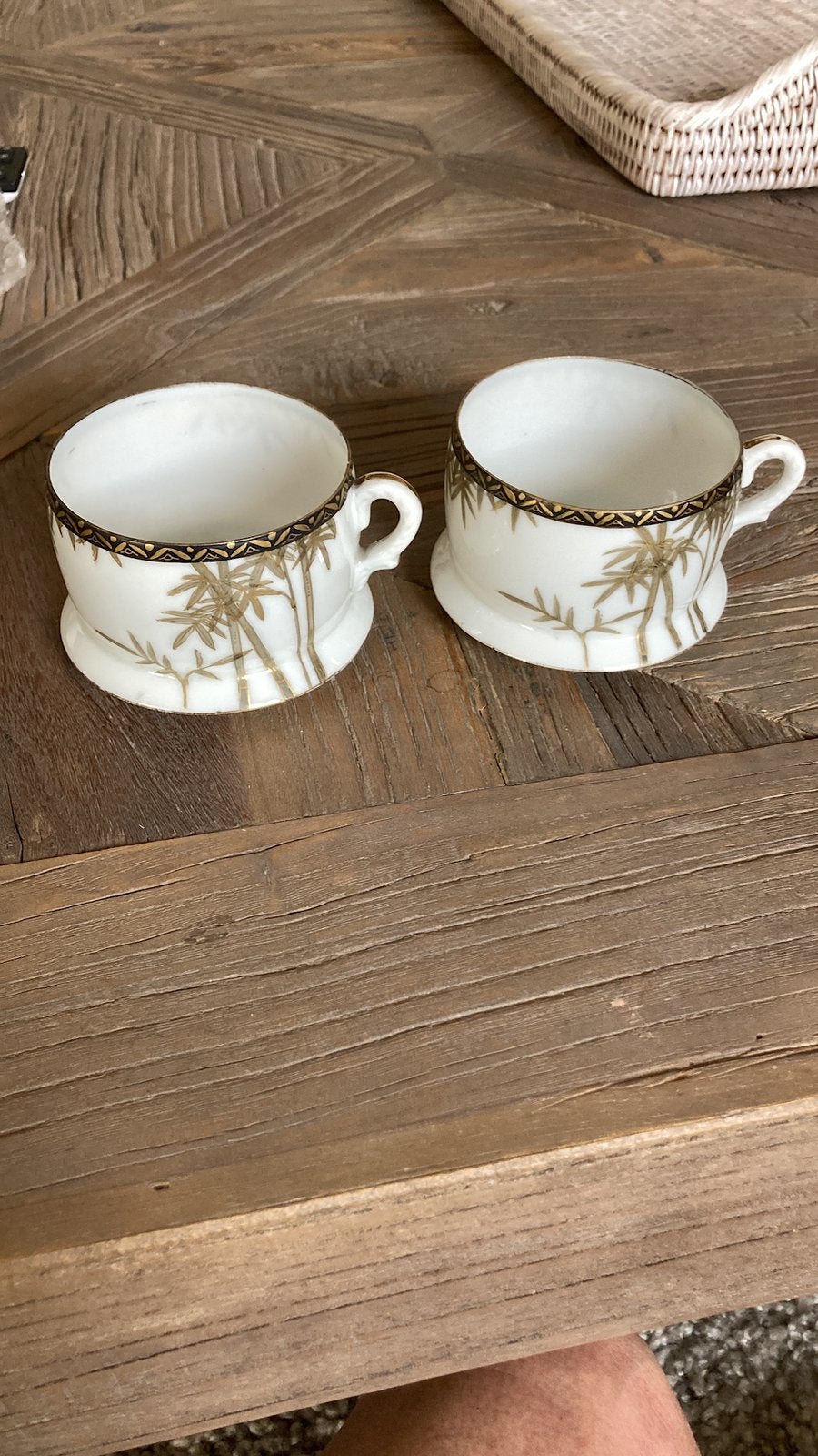 2 tasses à thé asiatiques en porcelaine translucide, Enlèvement