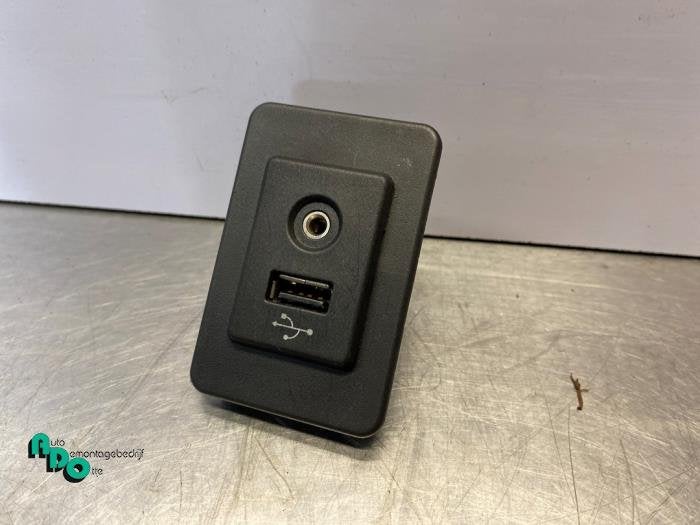 Connexion USB d'un Nissan Note (Note 13-), -, 3 mois de garantie, Utilisé, -
