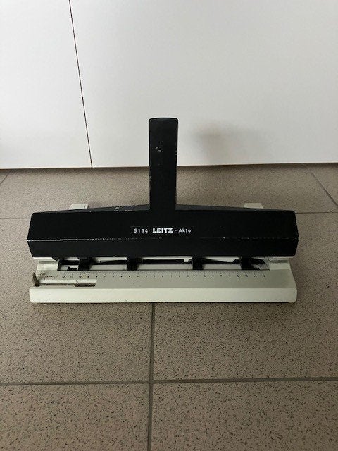 Leitz Akto 5114 perforator, Ophalen