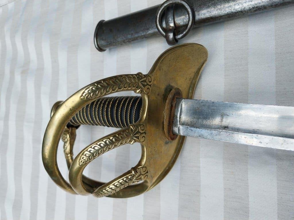 Wiebelend zwaar cavalerieofficierszwaard 1822, Verzamelen, Ophalen of Verzenden, Overige soorten, Zwaard of Sabel