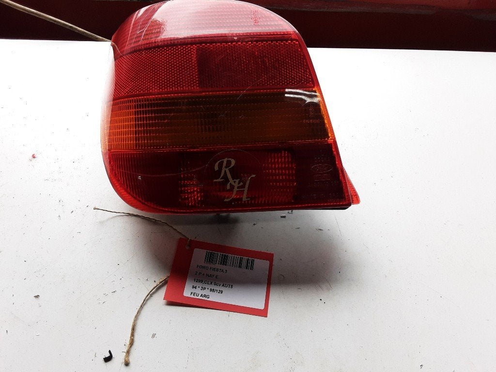 ACHTERLICHT LINKS Ford Fiesta 3 (01-1989/12-1996), Auto-onderdelen, Gebruikt, Mevr. I. Hauben, Ford, Rue de l'Espoir 34 34
4030  GRIVEGNÉE, BE