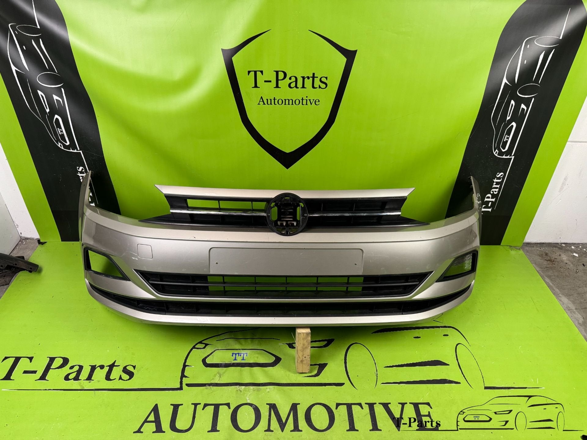 vw volkswagen polo 2G PDC voorbumper bumper grille rooster, Auto-onderdelen, Info@fabrikant.eu, Volkswagen, Bumper, Fabrikantstraat 1
1000 AA  Amsterdam