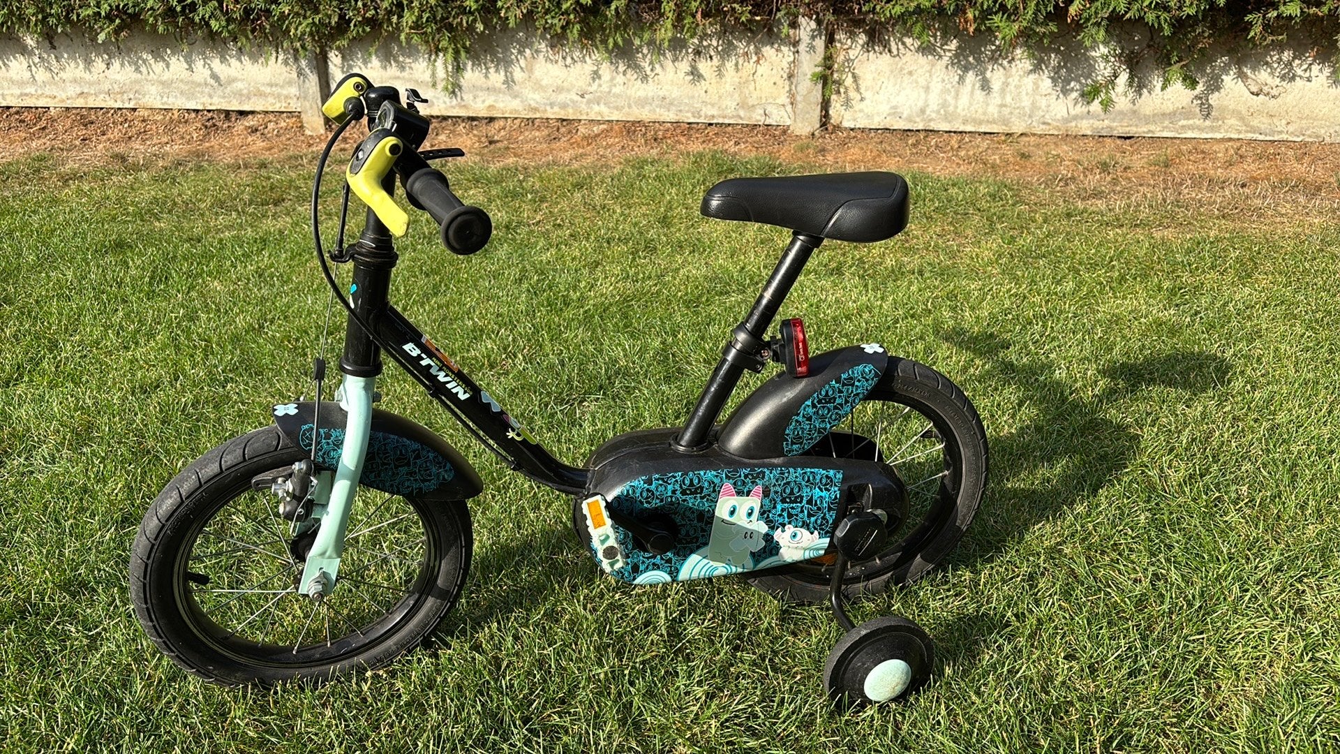 Leuke kinderfiets 14 inch (B'Twin), Ophalen, Zijwieltjes, Gebruikt, Velgrem