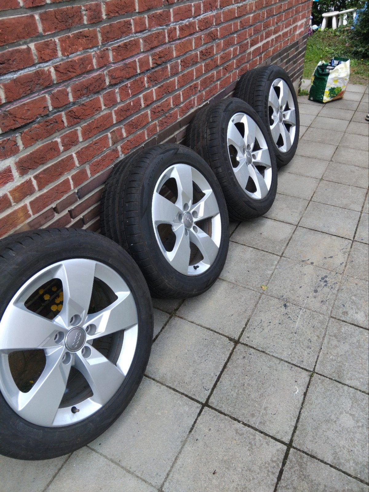 Pneus Audi avec jantes en aluminium 225/50ZR17, Autos : Pièces & Accessoires, Pneus & Jantes, Enlèvement, Pneu(s)