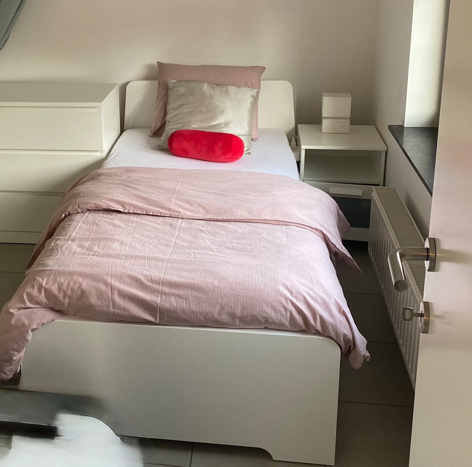 Te koop: 2 eenpersoonbedden, Ophalen, Zo goed als nieuw