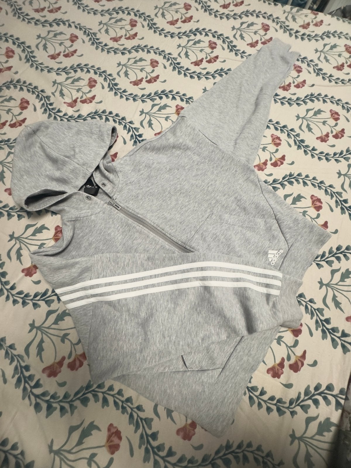 Addidas zipper for girls, Vêtements | Femmes, Homewear, Enlèvement ou Envoi, Comme neuf