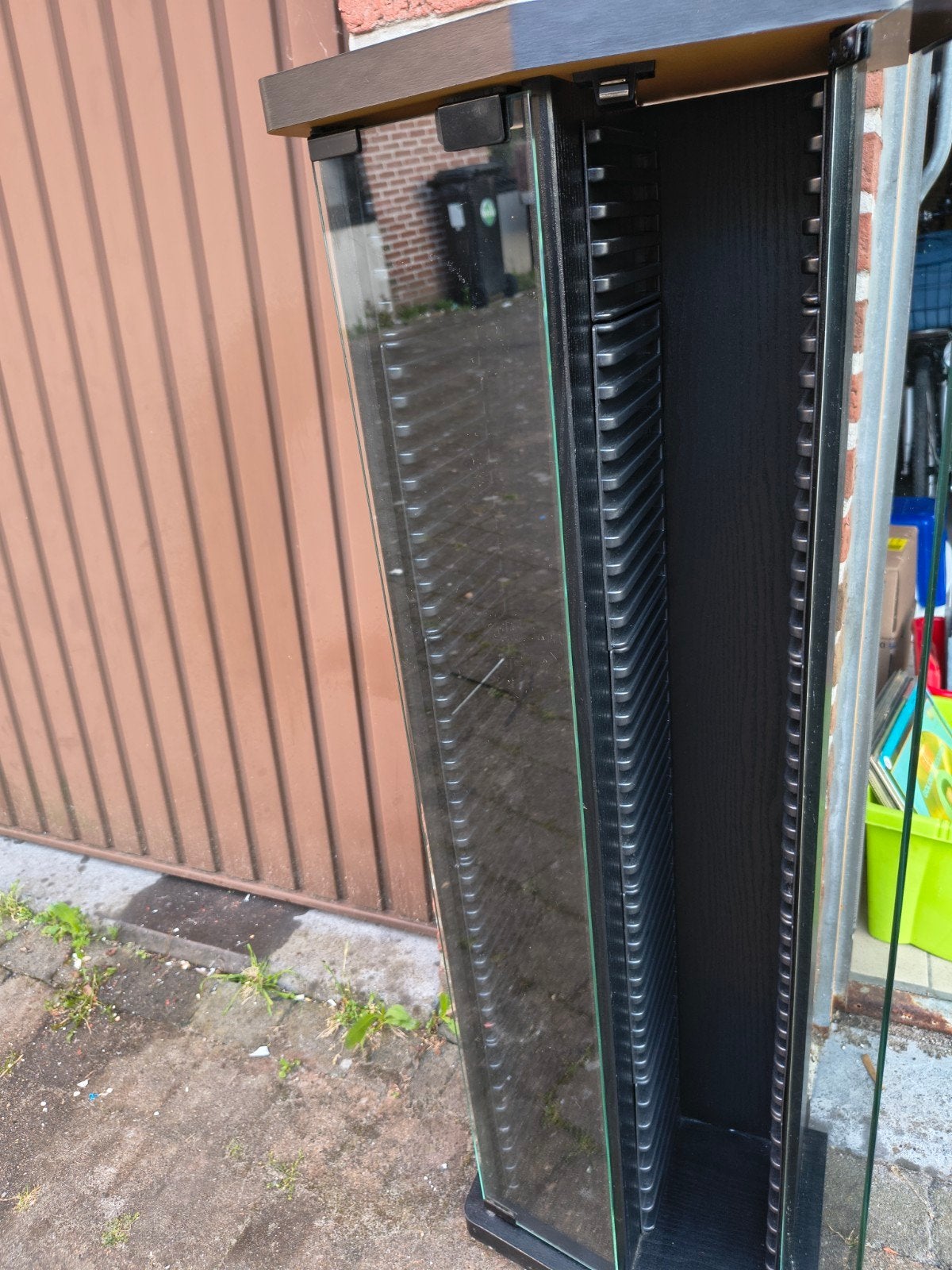 Cd Kast, Ophalen