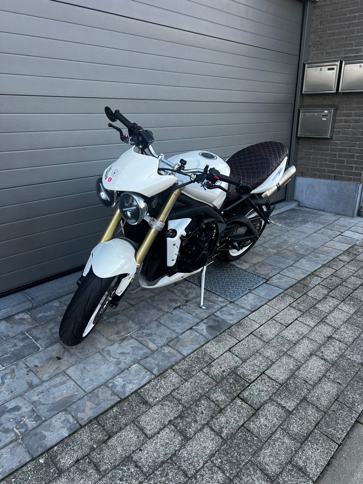 Triumph street triple 675 (2010), Motoren, 675 cc, Sportuitlaat, Occasion, Motorrijbewijs A
