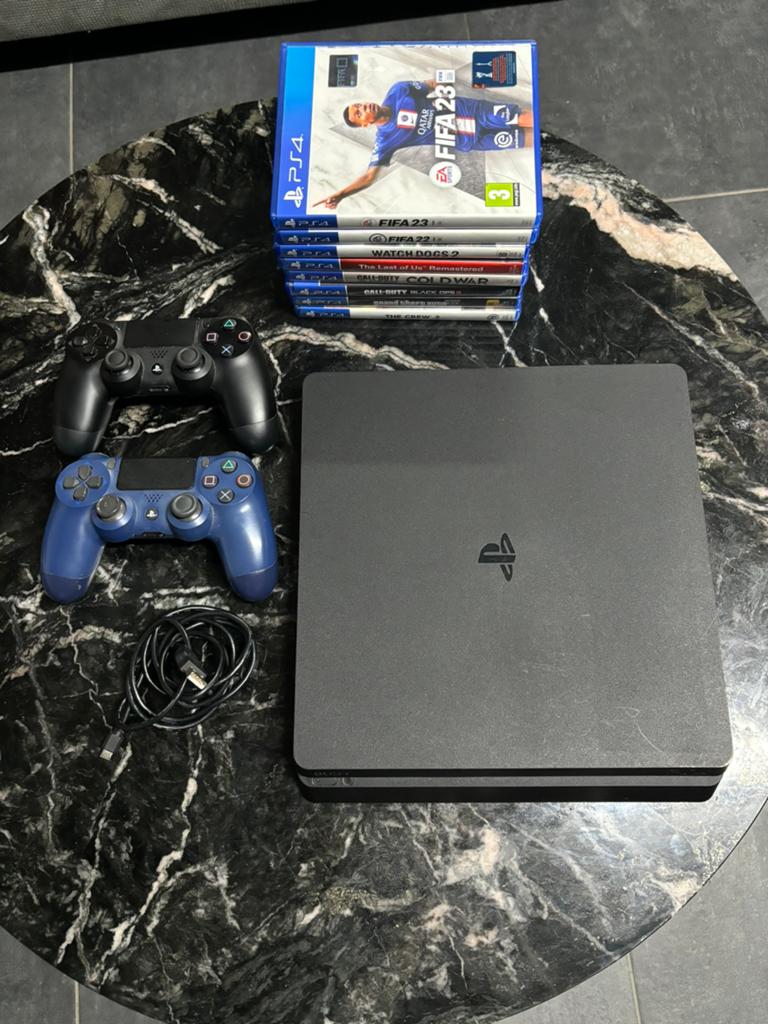 PS4 + 2 controllers + 8 games, Ophalen, Zo goed als nieuw