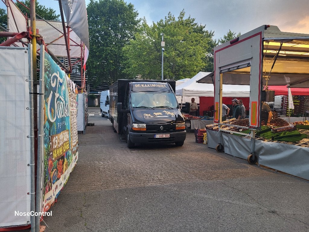 MOOIE RENDABELE KAASHANDEL ZOEKT OPVOLGING, Ophalen