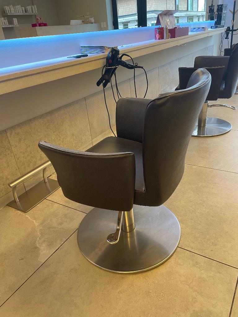 Gratis 4 Kappersstoelen, Huis en Inrichting, Ophalen, Gebruikt, Bruin, Leer