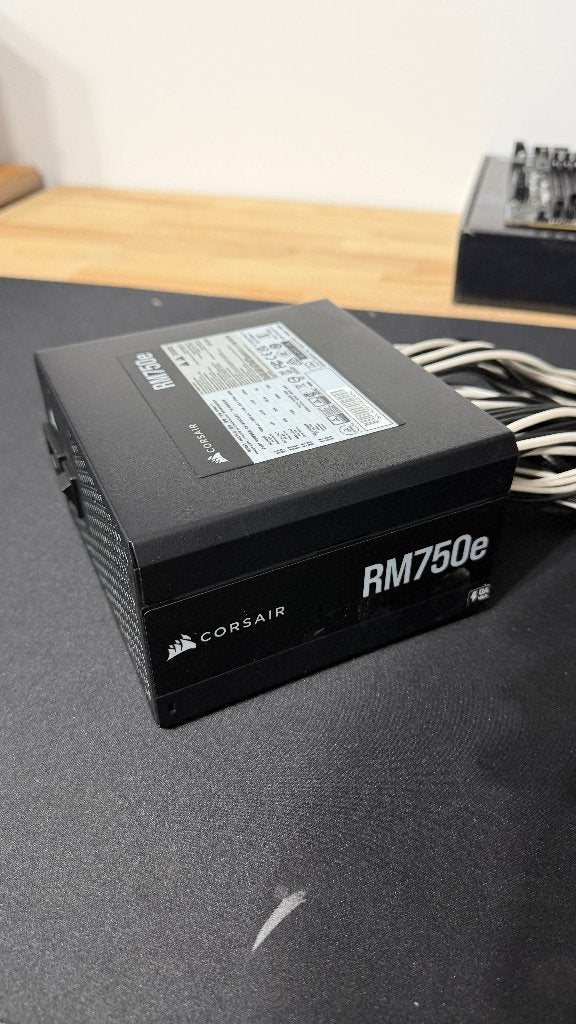 CORSAIR RM750e (750W) volledig modulaire voeding, Ophalen, Gebruikt