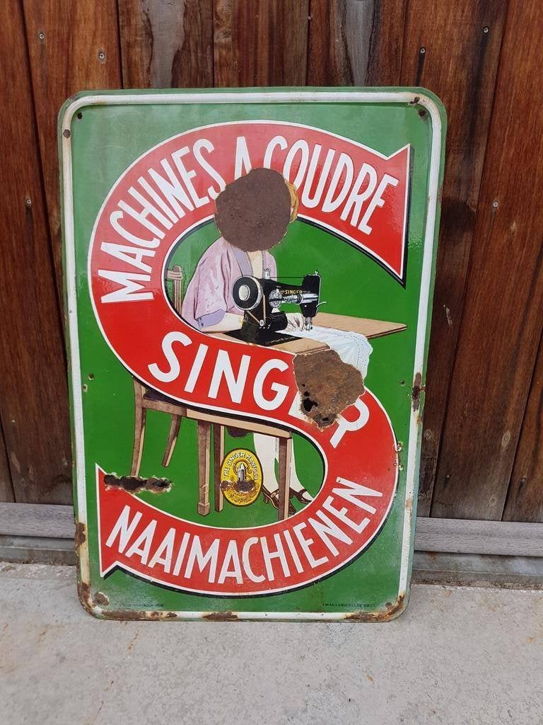 Goed verweerd Singer emaille bord van Emaillerie Belge Brux., Enlèvement, Utilisé, Panneau publicitaire