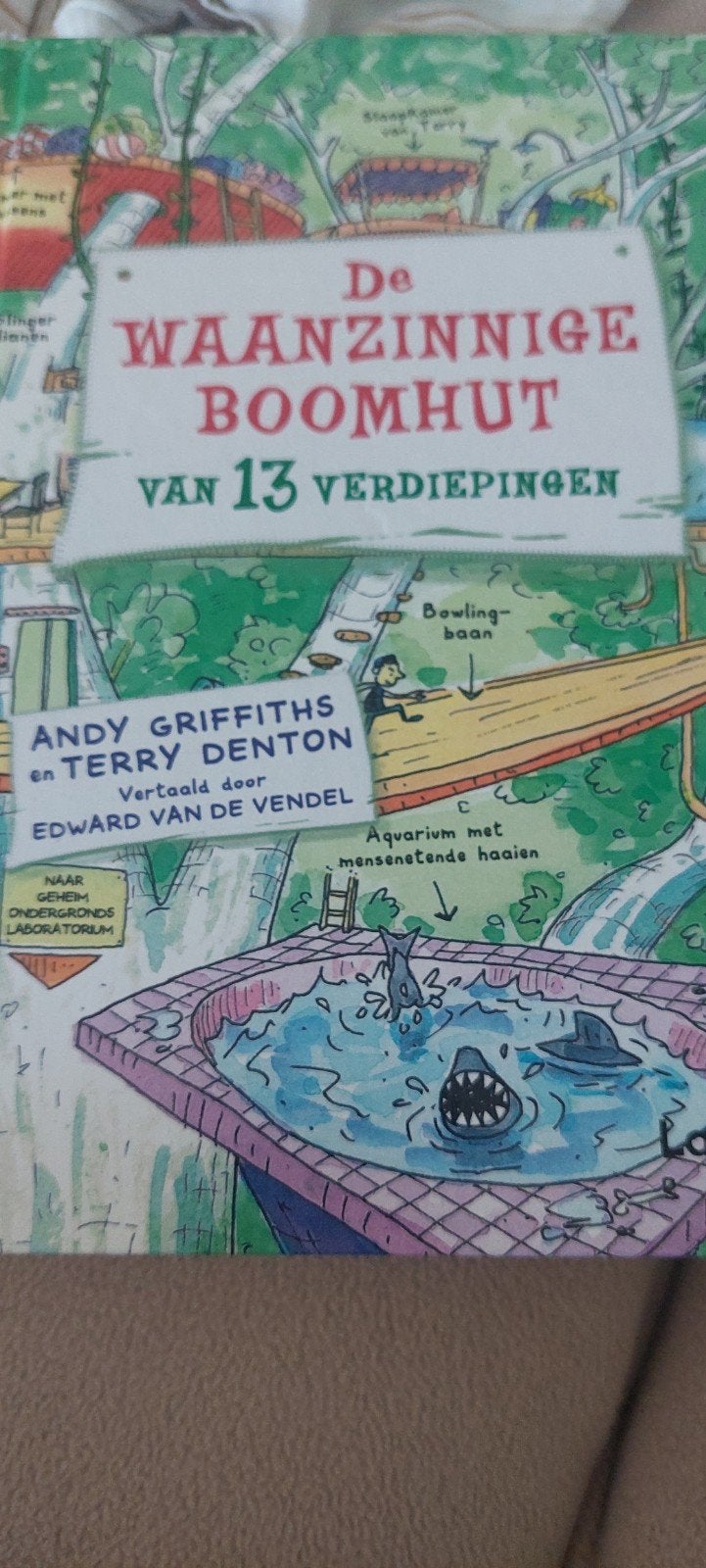 Waanzinnige boomhut van 13 verdiepingen, Enlèvement ou Envoi