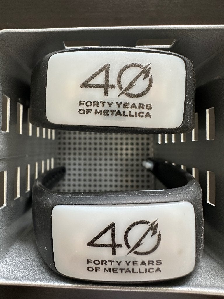 Metallica 40 ans 2021 wristband ChaseCenter San Fransisco, Enlèvement ou Envoi, Heavy metal, Comme neuf, Autres types