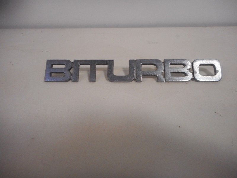 LOGO / EMBLEME Maserati Biturbo (01-1981/12-1995), Taurusavenue 1
2132 LS  Hoofddorp, NL, Webaccessibility@stellantis.com, Maserati