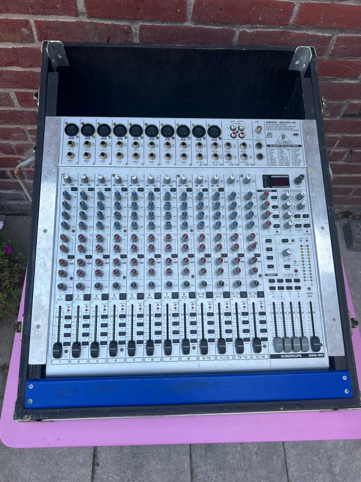 Mixeur Behringer UB2442 FXPRO, Musique & Instruments, Tables de mixage, Enlèvement, Comme neuf