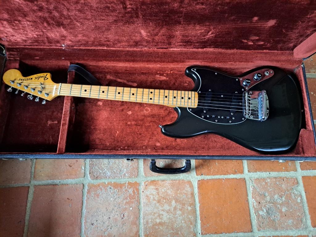 Fender Mustang 1979 USA met originele koffer, Muziek en Instrumenten, Snaarinstrumenten | Gitaren | Elektrisch, Ophalen of Verzenden