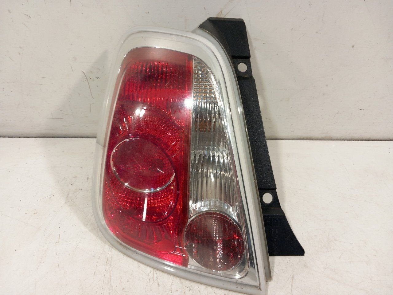 Achterlicht links buiten Fiat 500, Auto-onderdelen, Onderdelen@venauto.nl, Van der Ven Autorecycling B.V., Gebruikt, Ettenseweg 76, 4706 PB Roosendaal, The Netherlands