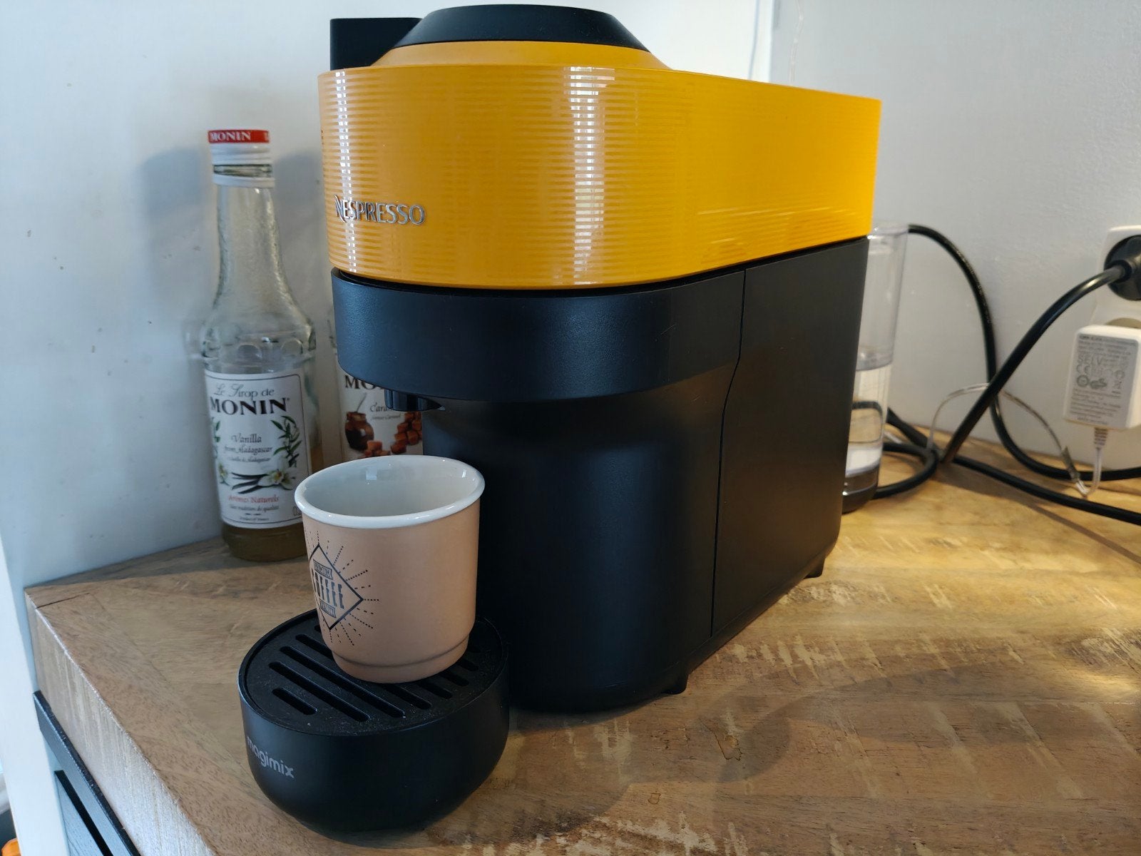 Nespresso Vertuo koffie machine geel, Electroménager, Cafetières, Enlèvement, Cafetière