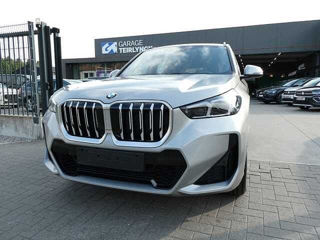 BMW X1 18i 136pk Automaat M Sport Camera '25 (37795), Auto's, Euro 6, Bedrijf, 5 zetels, Parkeersensor