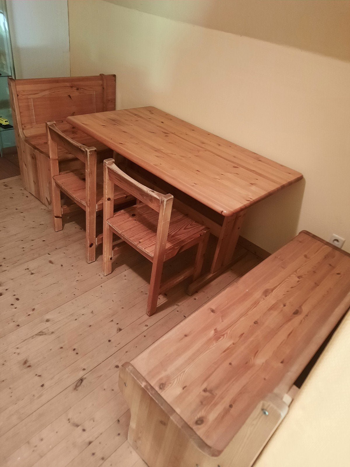 Keukentafel en bank. Afhalen Koekelare., Ophalen