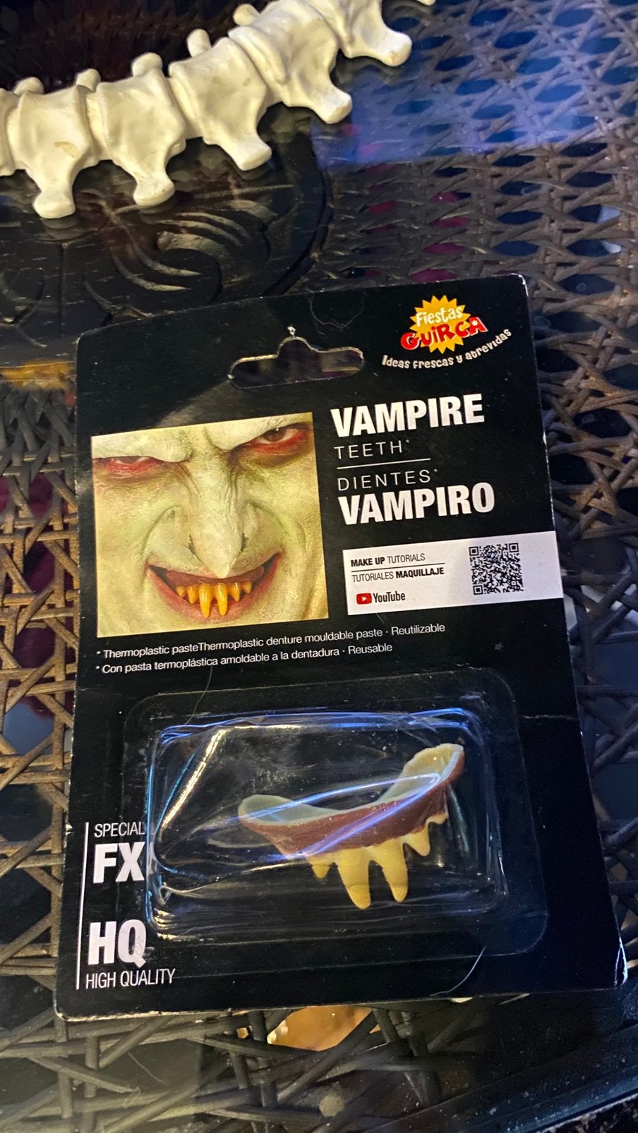 Vampiertanden voor Halloween, Ophalen, Nieuw