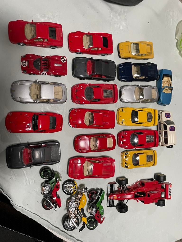 20 autootjes en 3 motos, Ophalen, Zo goed als nieuw