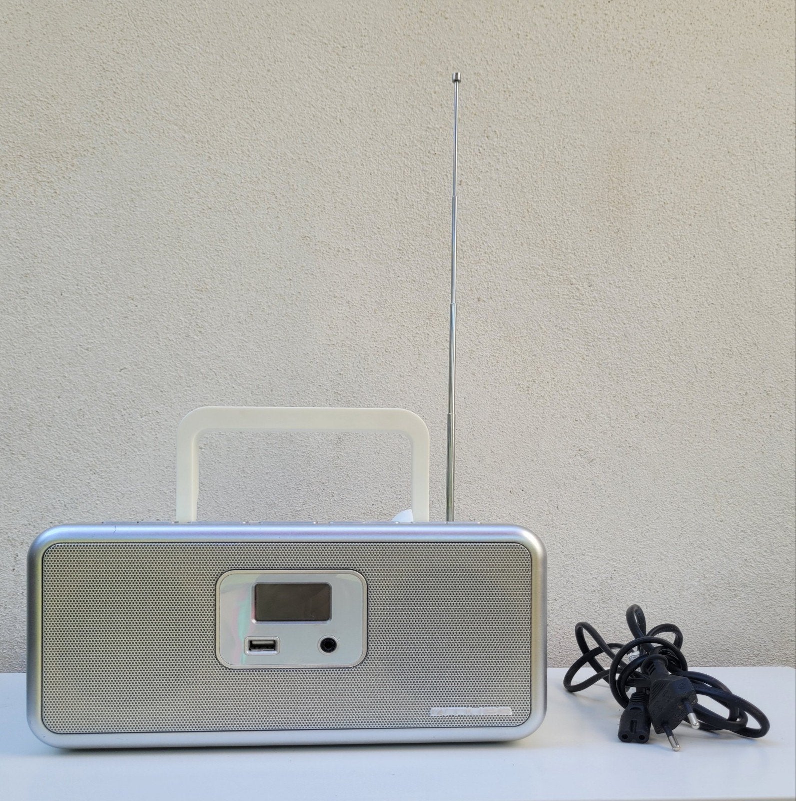 Draagbare radio + cd-speler, Ophalen, Zo goed als nieuw, Radio, Met cd-speler