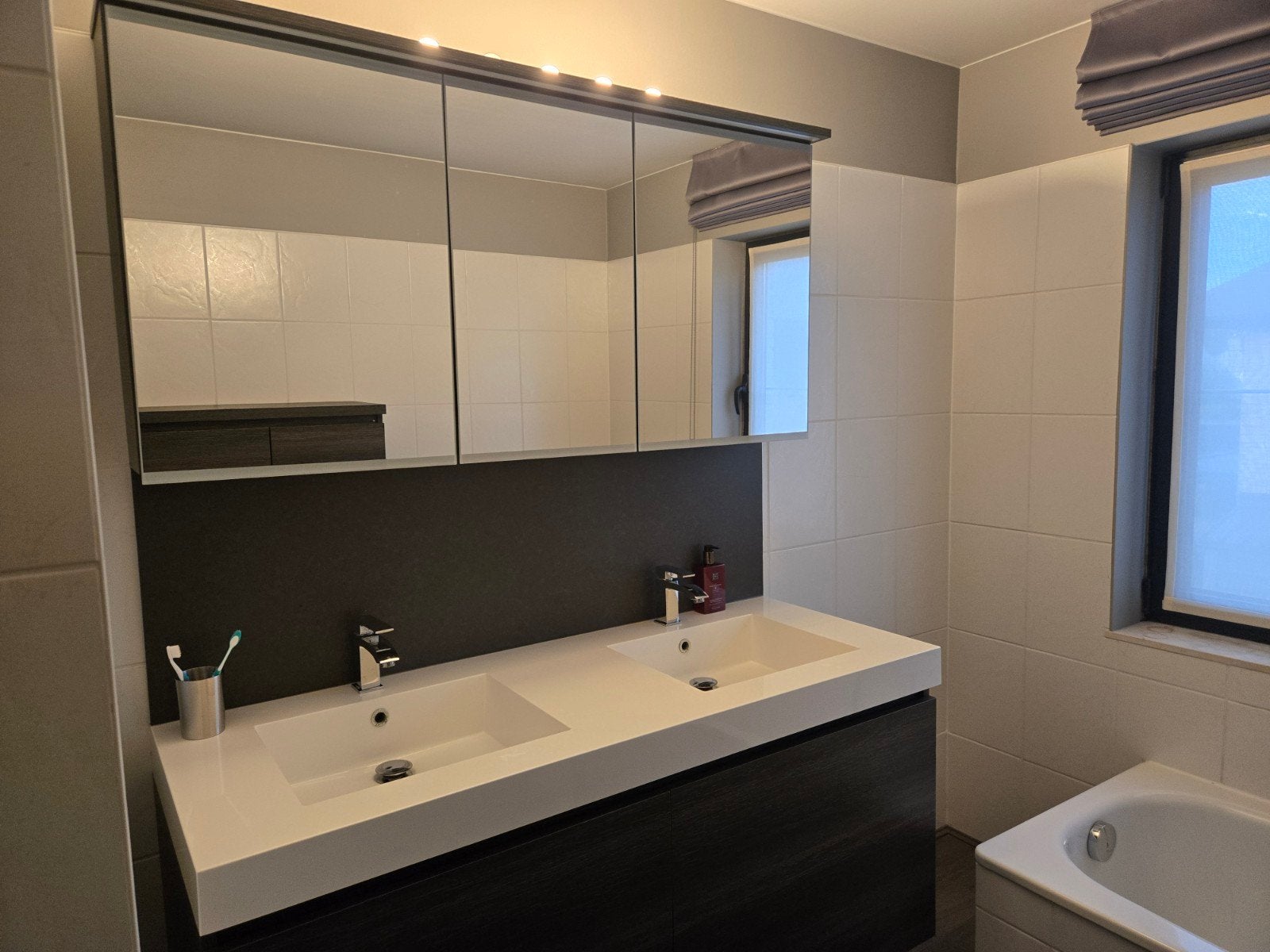 Volledige badkamer, Ophalen, Spiegelkast