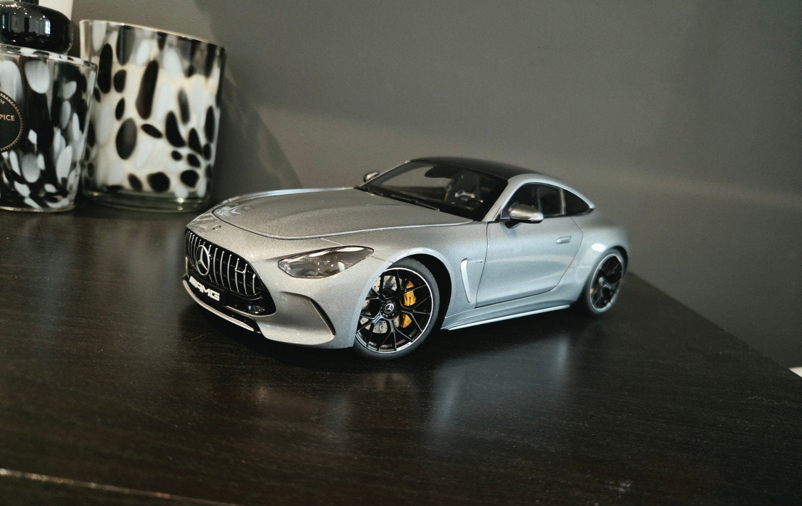 Mercedes AMG GT 63 Dealereditie! 1/18, Hobby en Vrije tijd, Ophalen of Verzenden, Zo goed als nieuw, Auto