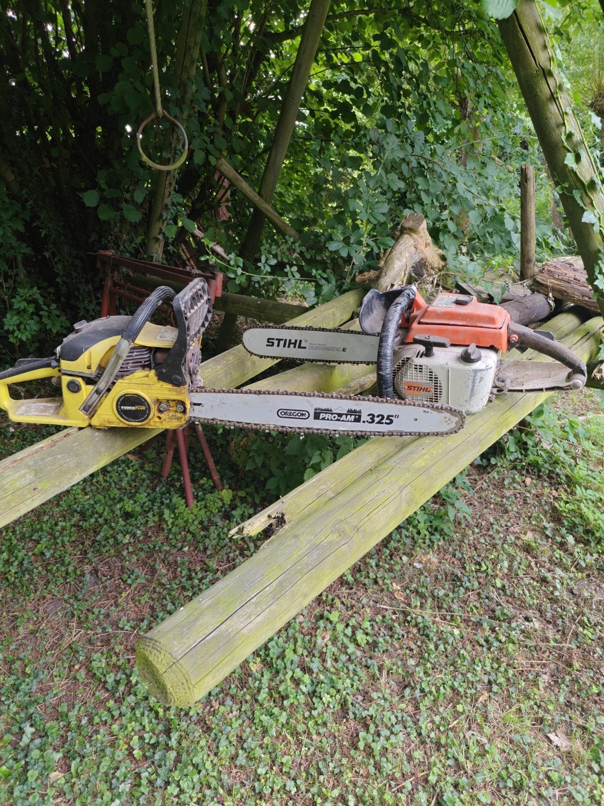 2 tronçonneuses, Articles professionnels, Agriculture | Outils, Enlèvement
