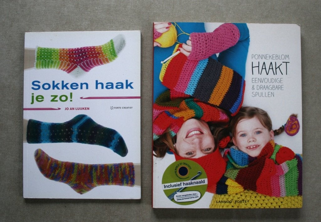 Haken: eenvoudig en draagbaar (set van 2: €10), Hobby & Loisirs créatifs, Enlèvement ou Envoi, Comme neuf, Crochet, Patron ou Livre