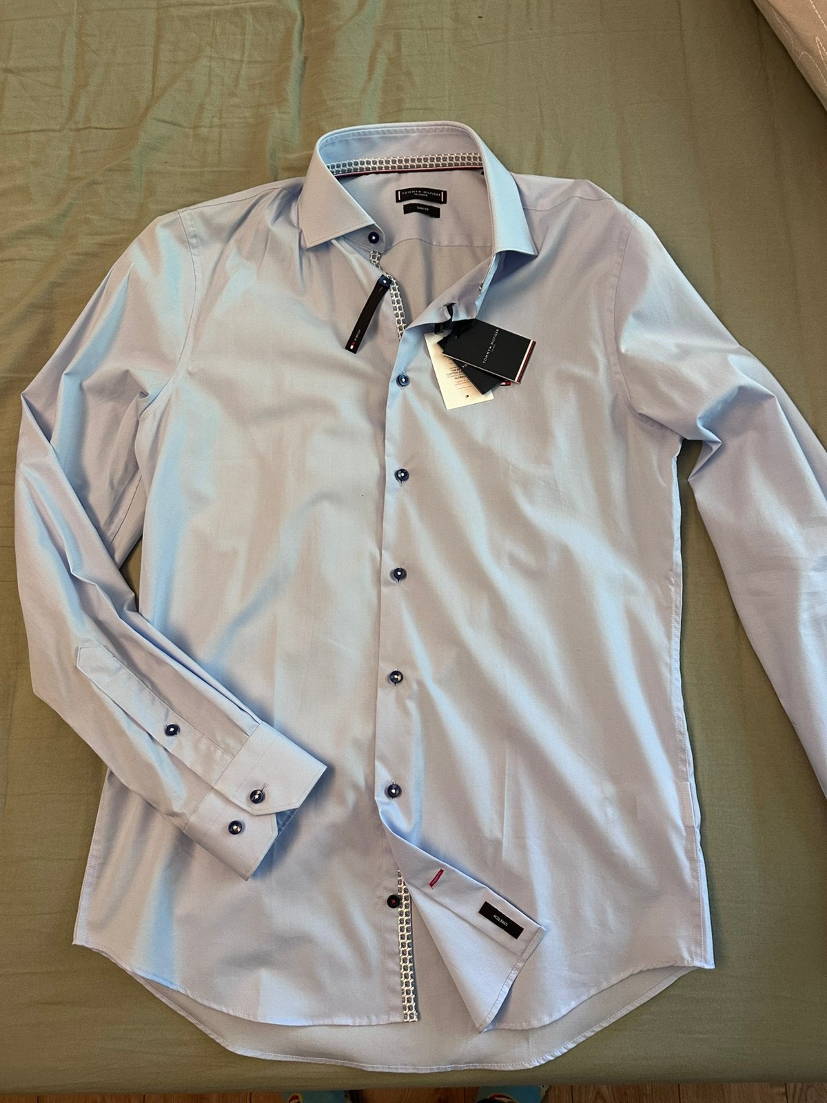 Tommy Hilfiger Lichtblauw helmd nieuw 40, Kleding | Heren, Overhemden, Ophalen of Verzenden, Nieuw, Blauw, Halswijdte 39/40 (M)